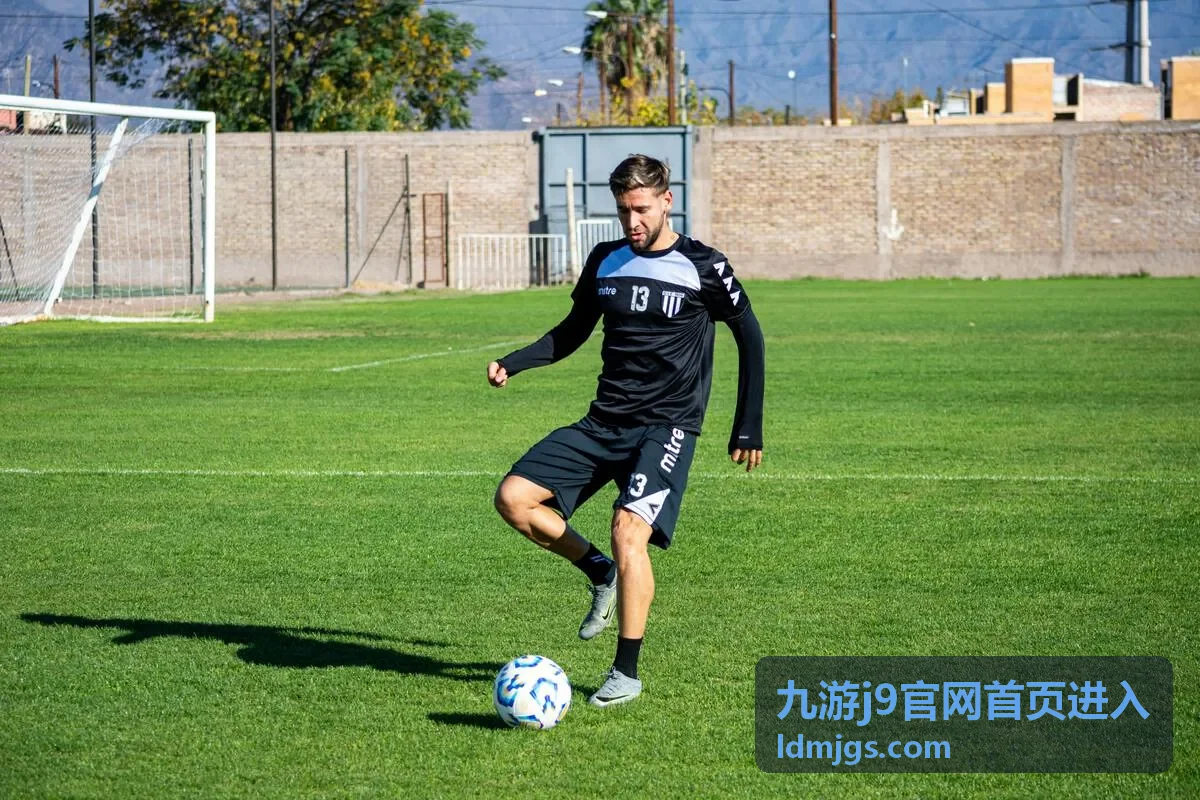 九游j9官网首页进入在手机端完成登录示意